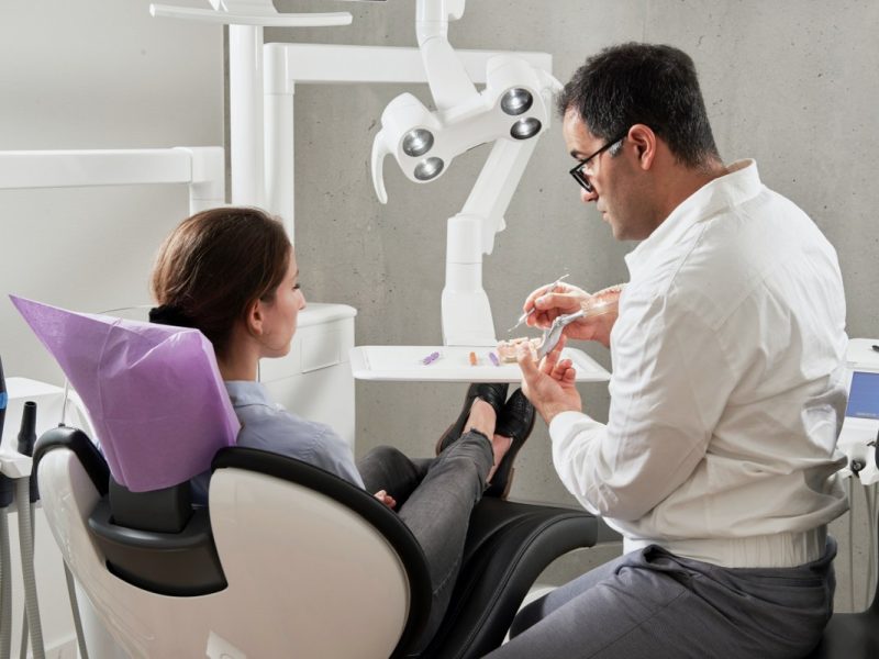 Care sunt contraindicatiile pentru tratamentul cu implanturi dentare?