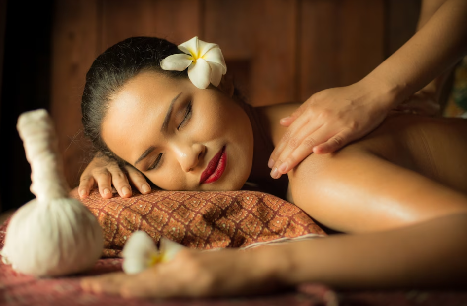 Explorând secretele masajului thailandez: Puncte de presiune și fluxul energiei în corp